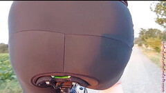 Sexy Po auf dem Fahrradsattel Thumb