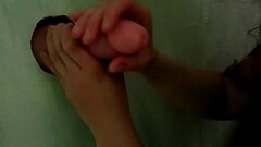 Mamada incre&iacute_ble en gloryhole Thumb