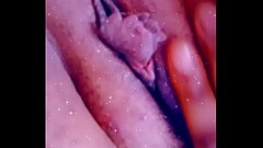 Queen-chubby5 rubbing fat pussylips n clit Thumb