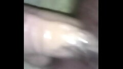 sabroso jugando con toy Thumb