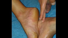 Nicoexhib nu &eacute_jacule sur ses pieds et mange son sperme Thumb