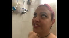 Tomando una ducha Thumb