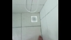 Xerebia batendo uma no banheiro Thumb