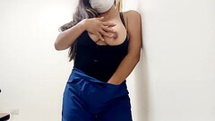 hospital del sexo!! la enfermera tetona se toca  en el consultorio del doctor, sus tetas rebotan reb Thumb