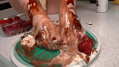 Lexi Belle Makes a Foot Cream Sunday Thumb