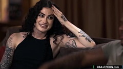 Tattooed girl asks a friend to fuck her Thumb