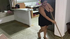 le ofrezco una follada  para que me ayude hacer aseo Thumb
