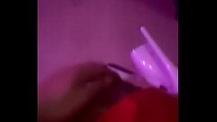 &Ecirc_tre &agrave_ quatre pattes aux pieds d'_un mec, s'_ avec sa queue et de faire traiter Thumb