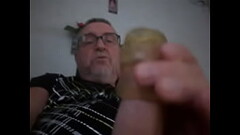je me branle avec un masturbateur Thumb