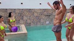 Foursome in the pool Thumb