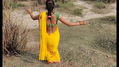 चुत चूचियाँ और गांड खोल के खेत मे क्या कर रही बबिता भाभी Thumb
