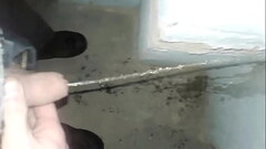 Heimlich in den Keller gepisst Thumb