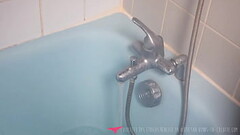 Vends-ta-culotte - Jeune amatrice fran&ccedil_aise se caresse dans son bain - Violette des &eacute_t Thumb