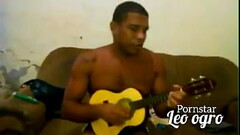 Esquentando a garganta para carnaval 2023 no Rio de Janeiro Brasil Thumb