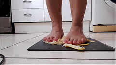 Banana'_s foot smashing Thumb