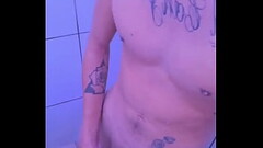 Batendo uma no banho Thumb