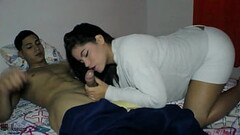 Mi hermanastra adicta al sexo entra a mi cuarto me da una deliciosa mamada PARTE 1 Thumb