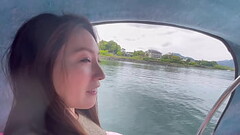 ミニスカートを履いて山梨県河口湖でボート体験 Thumb